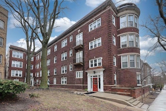 1925 N Prospect Ave, Milwaukee, WI 53202