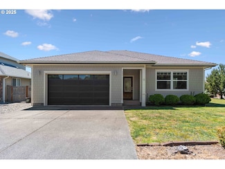 847 Carter St SW, Bandon, OR 97411