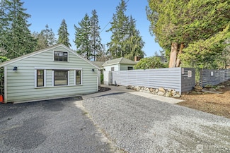 11225 Goodwin Way NE, Seattle, WA 98125