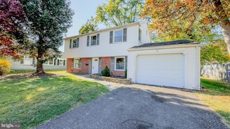 4 Pembrook Ln, Willingboro, NJ 08046