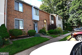 8712 Ridge Hollow Ct, Springfield, VA 22152