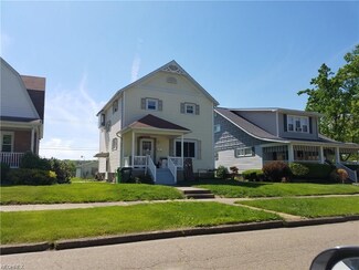 832 Parrish St, Uhrichsville, OH 44683
