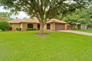 7628 Pear Tree Ln, Fort Worth, TX 76133