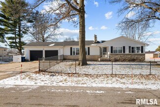 204 N 1st St, Donahue, IA 52746