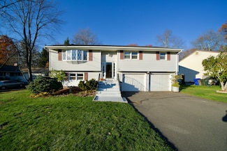 18 Old Musket Dr, Newington, CT 06111