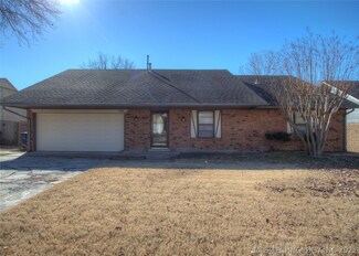 7902 E 77th Ct, Tulsa, OK 74133