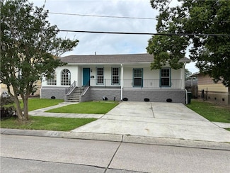 564 Oakwood Dr, Terrytown, LA 70056