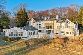 19 Mallard Dr, Lloyd Harbor, NY 11743