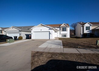 667 Silverglade Dr SE, Grand Rapids, MI 49548