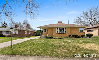 59 Woodcrest Dr NW, Grand Rapids, MI 49504
