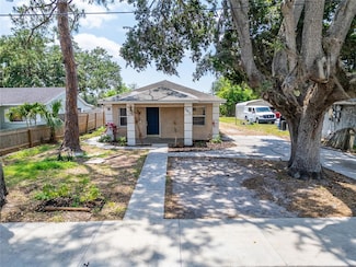 2411 5th Avenue Dr E, Palmetto, FL 34221