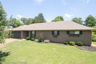 1102 N 8th St, van Buren, AR 72956