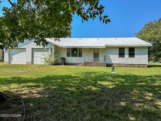 403 S 5th St, Chetopa, KS 67336