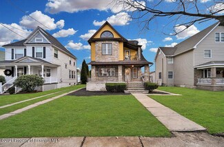 723 Pleasant Ave, Peckville, PA 18452