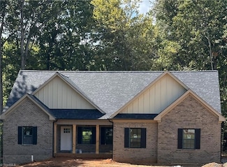 4381 Continental Dr, Pfafftown, NC 27040