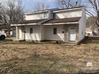 614 Thurston St, Manhattan, KS 66502