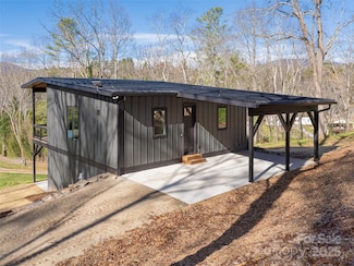 18 Cane Creek Ln, Fairview, NC 28730