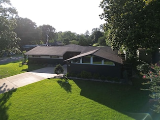 427 Riverview Cir, Florence, AL 35630