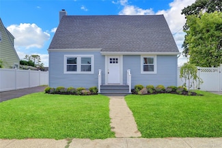 1067 Mirabelle Ave, Westbury, NY 11590