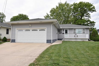 515 7th Ave NE, Independence, IA 50644
