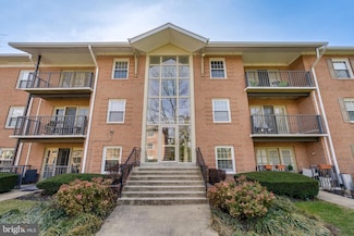 3334 Spring Ln Unit B-42, Falls Church, VA 22041