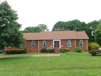 1129 Adam Dr, Cottontown, TN 37048
