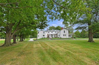 32700 White Rd, Willoughby Hills, OH 44092