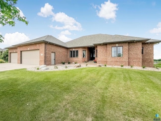47198 Bakker Cir, Sioux Falls, SD 57108