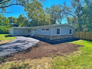 7435 Ridgewood Dr, Indianapolis, IN 46226
