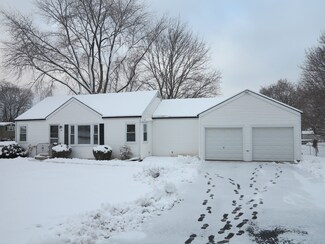 34 Evergreen St, Lake Zurich, IL 60047