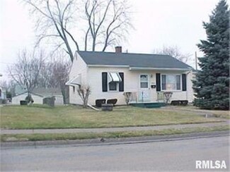 2222 Oak St, Bettendorf, IA 52722