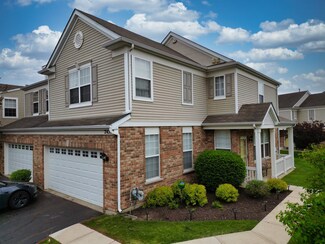 2432 Evergreen Cir Unit 52, McHenry, IL 60050