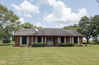 270 Bode St, El Campo, TX 77437