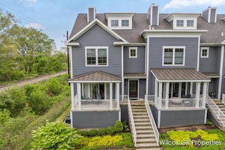 631 Greenslate Dr SE, Forest Hills, MI 49301