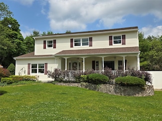 18 Laura Ct, Nesconset, NY 11767