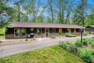 731 13 Mile Rd NW, Sparta, MI 49345