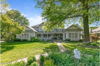 1529 S Grand Ave, Carthage, MO 64836