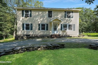 113 Spruce Ct, Hawley, PA 18428