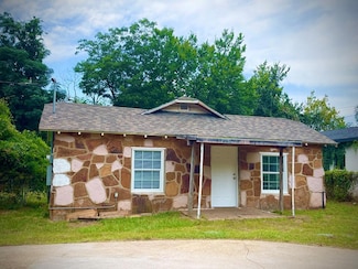 135 Variah St, Palestine, TX 75801