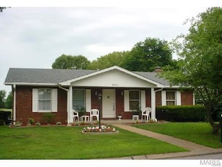 6533 Madena Dr, Glen Carbon, IL 62034
