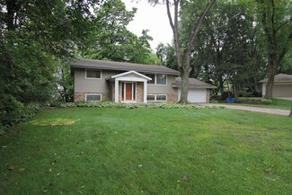 4911 Maple St, Saint Paul, MN 55126