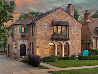 5073 N Lake Dr, Milwaukee, WI 53217