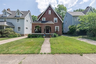 927 Roanoke Rd, Cleveland, OH 44121