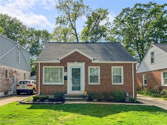 574 Huntmere Dr, Bay Village, OH 44140