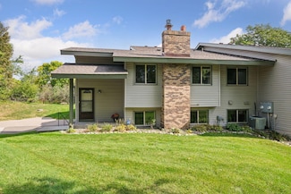 9775 Dorset Ln, Eden Prairie, MN 55347