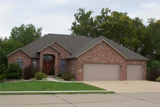 121 Woodcrest Dr, Bethalto, IL 62010