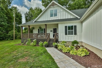1569 Jodytown Rd, Cashiers, NC 28717