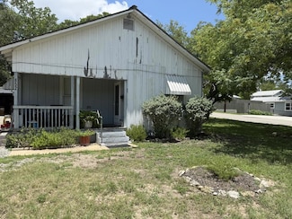 852 Tivy St, Kerrville, TX 78028