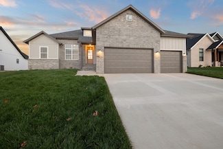 3216 N Marlin Dr, Ozark, MO 65721