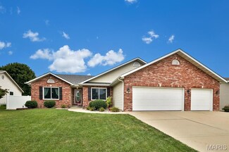 121 Northwoods Dr, Troy, IL 62294